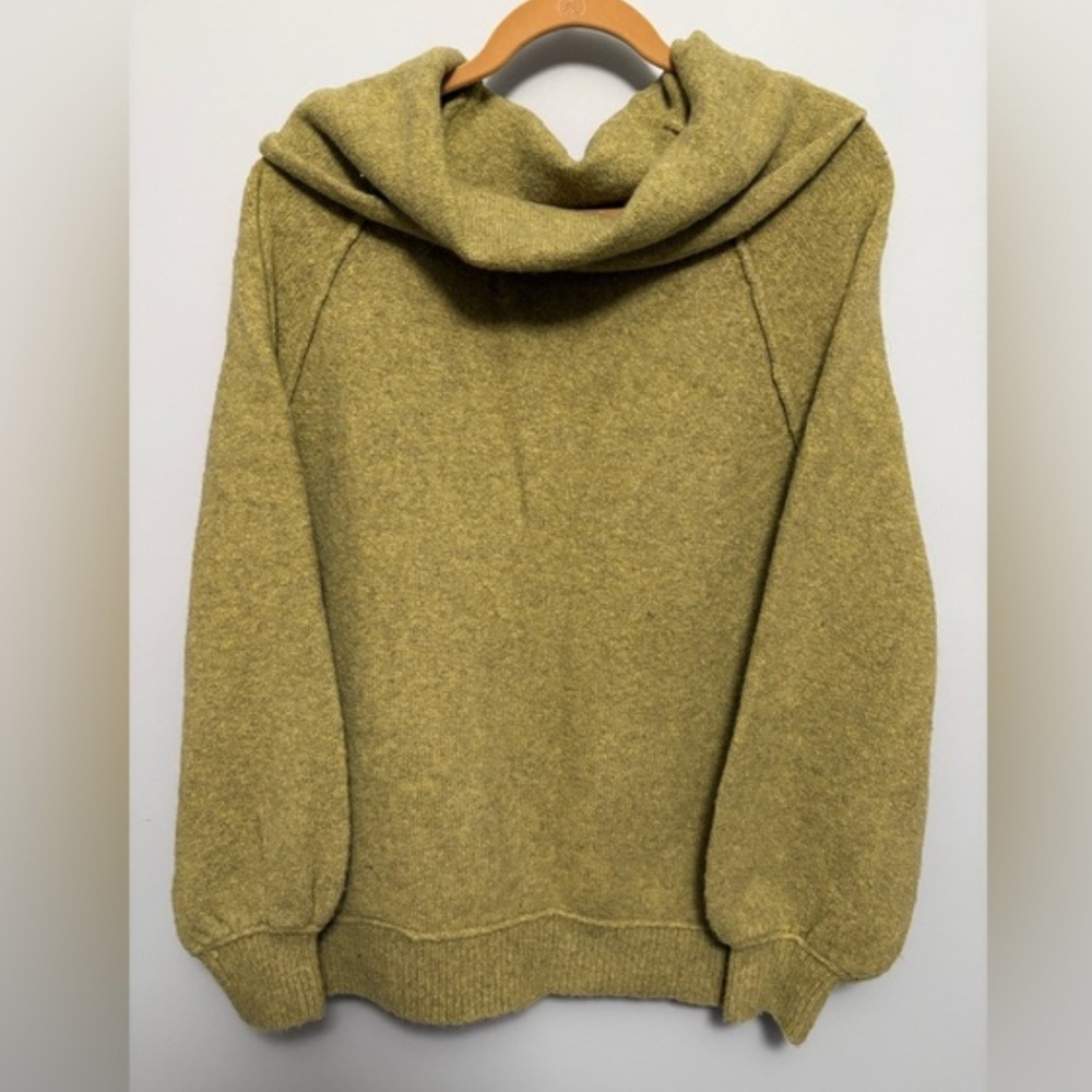 Free People med green w/reverse stitching details - flattering! Sz S -runs large